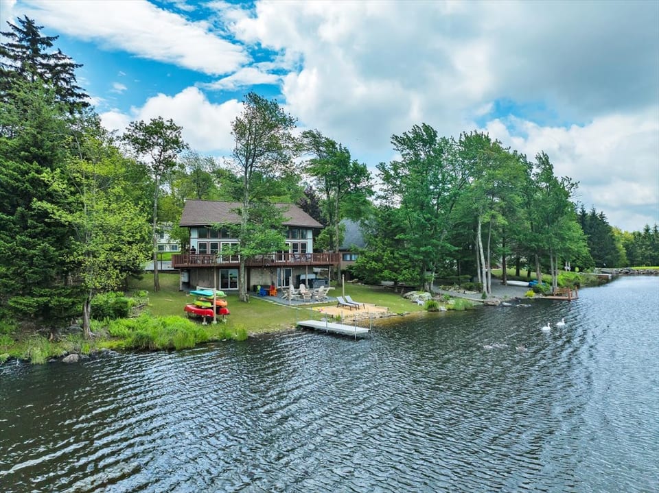 Lakefront, Hot tub, Kayaks, Game room & Firepit - Tobyhanna