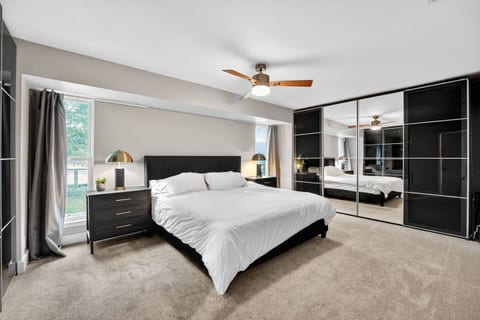 Retreat to your master suite with a plush king bed, fresh linens, and cozy vibes. The perfect spot to recharge after a day exploring Austin.