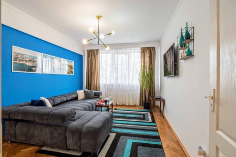 Central 1BR Apt – Walk to Beach & Old Town SOL