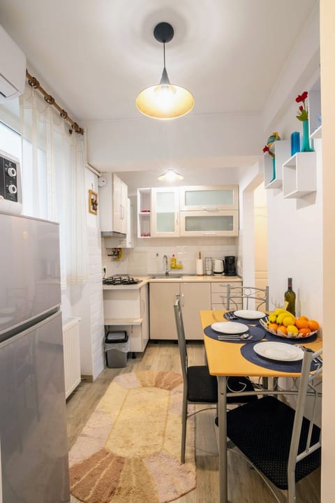 Central 1BR Apt – Walk to Beach & Old Town SOL