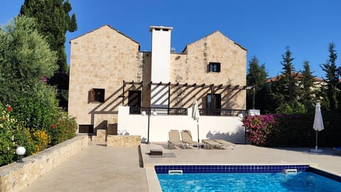 Villa Penelope Villa with BBQ Pool near Chania image 4
