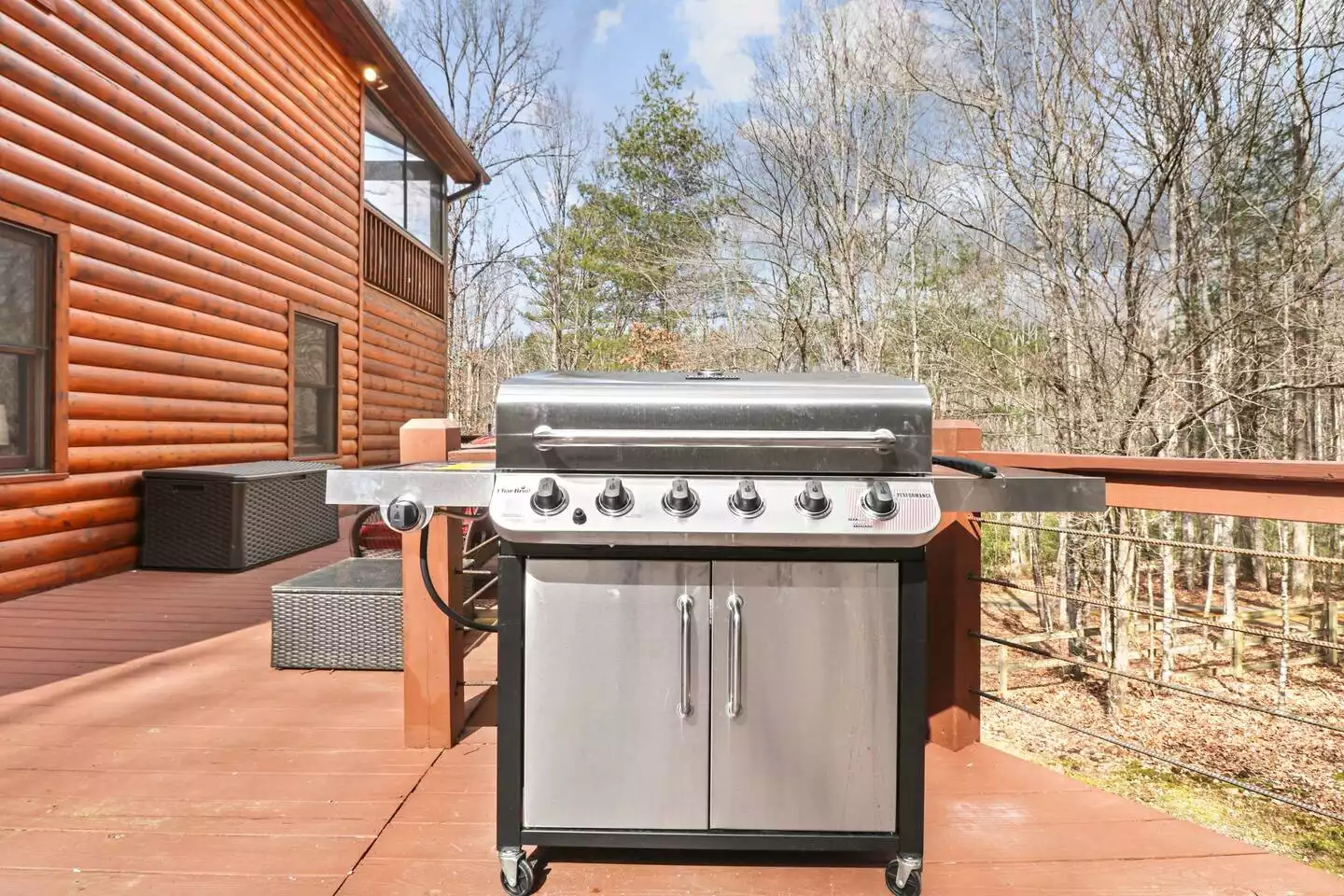 Gas burner grill - Tree Top Retreat - Blue Ridge