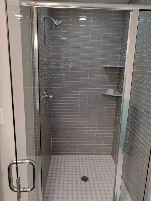 Shower in second floor Guest Room bath. Shower in second floor Guest Room bath. - Seaside Virginia Beach - Virginia Beach