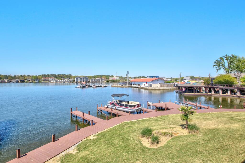Lakeview Luxury in Hot Springs