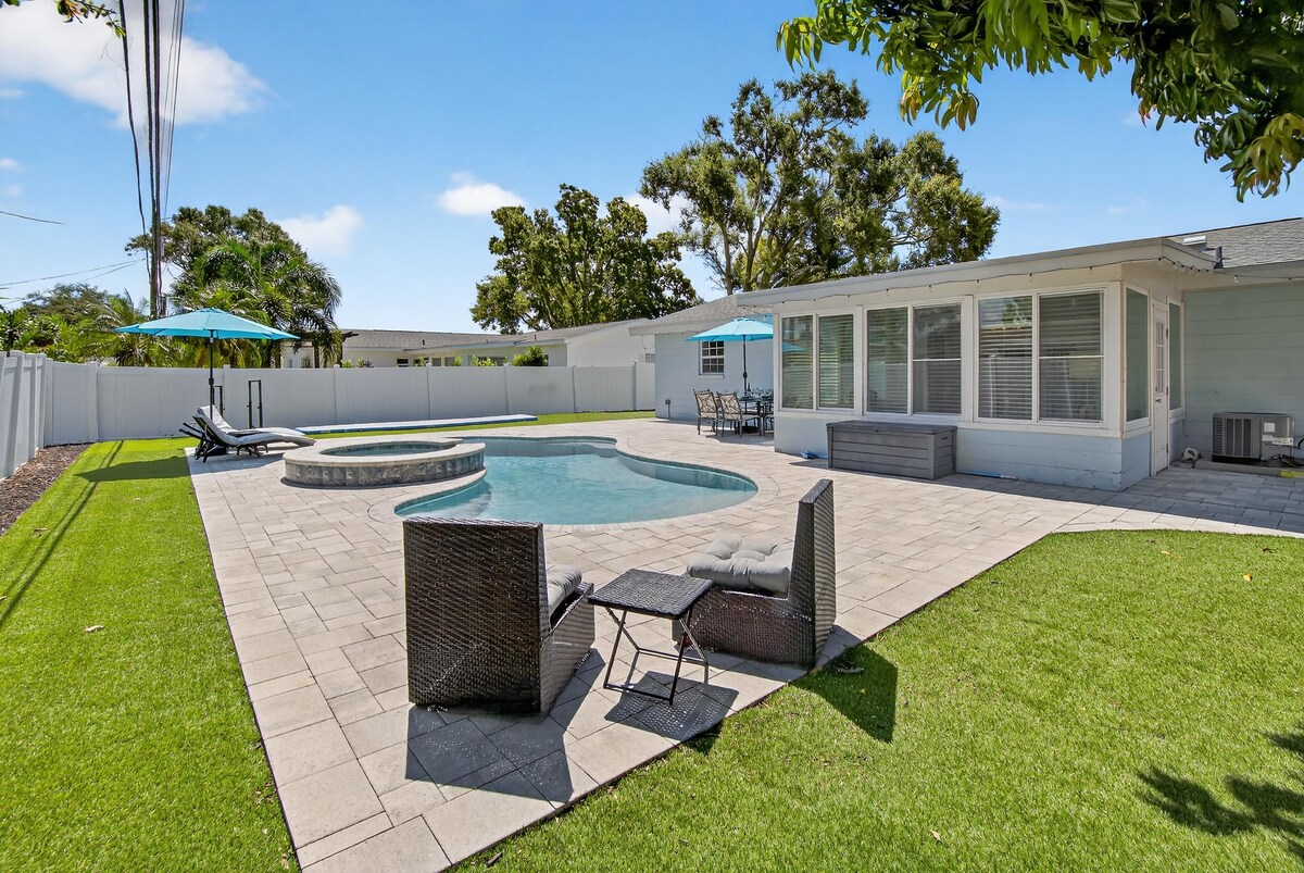 Azure Palms Hideaway image 2