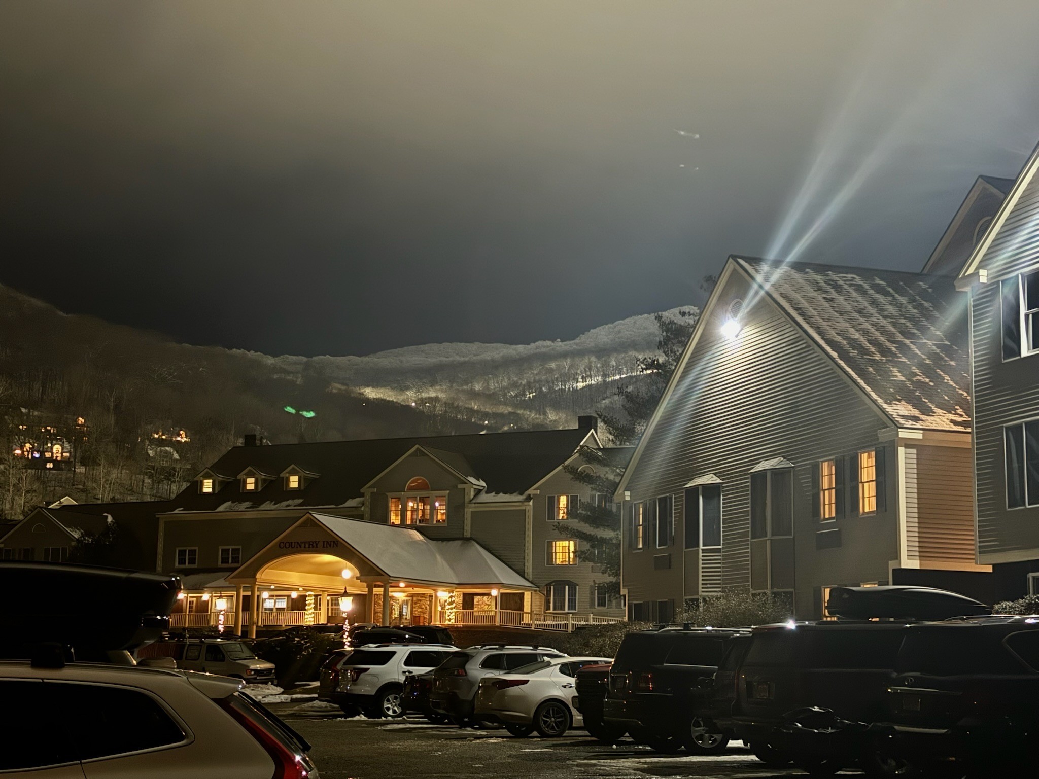 Magical nights at Jiminy Peak. Steps from the slopes, with the mountain aglow for night skiing/snowboarding.Your cozy winter retreat awaits.