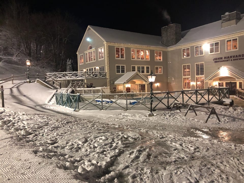 After a day on the slopes, head straight to John Harvard’s. Just upstairs, no driving, no cooking, just comfort, delicious food, and crackling warmth.