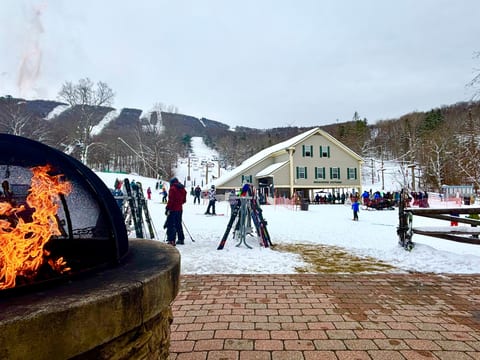 Winter at Jiminy Peak: Slopes, Skiers & Fireside Warmth.
Ski-in/ski-out convenience meets cozy aprs-ski vibes. 