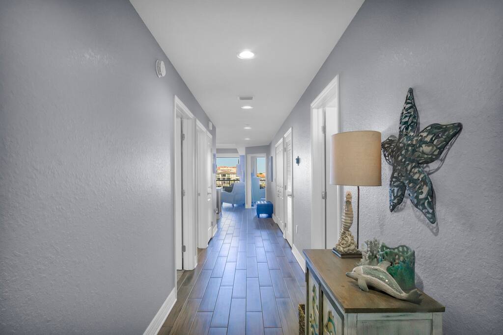 waterfront-condo-or-steps-to-clearwater-beach-2king/