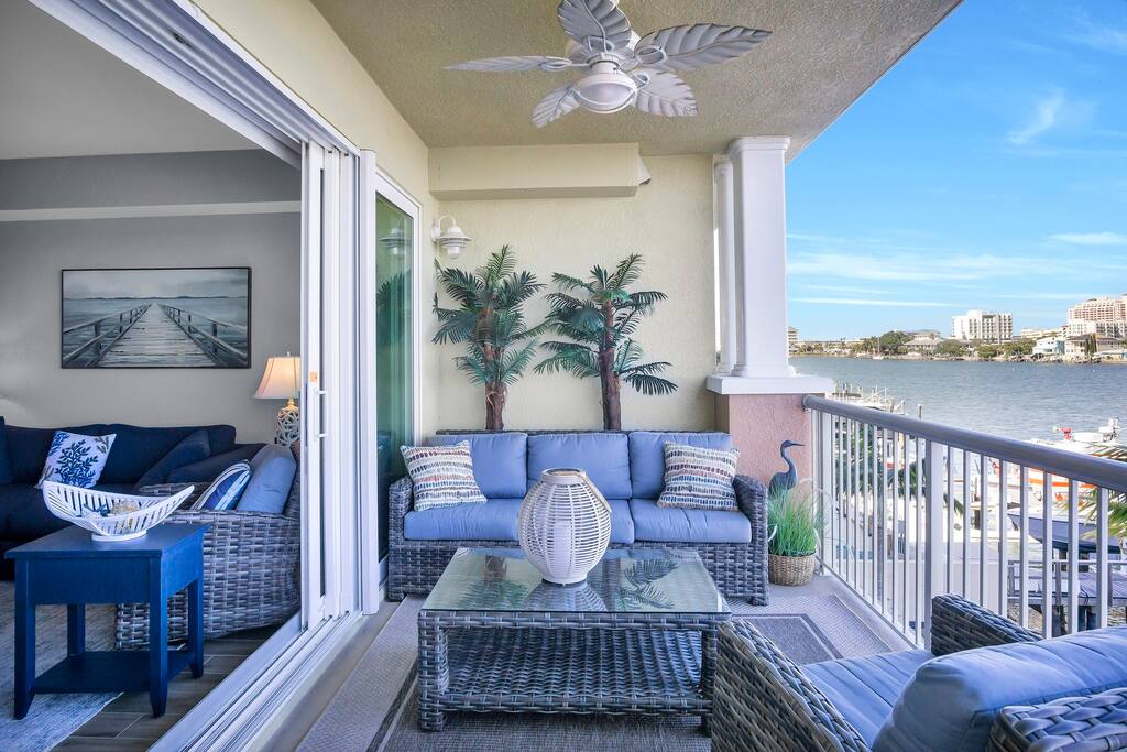 waterfront-condo-or-steps-to-clearwater-beach-2king/