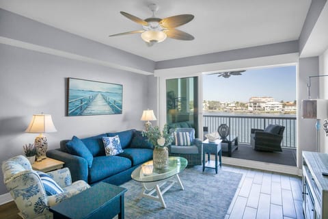 " My favorite place to be was the large patio, soaking in the sights and sounds of the bay. I definitely would love to go back!"
- Kristine