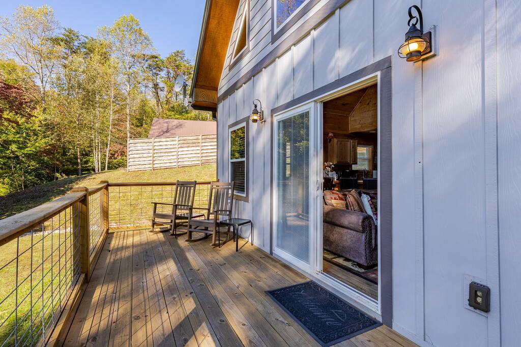 hot-tub-or-firepit-or-fireplace-or-view-or-close2twn-or/