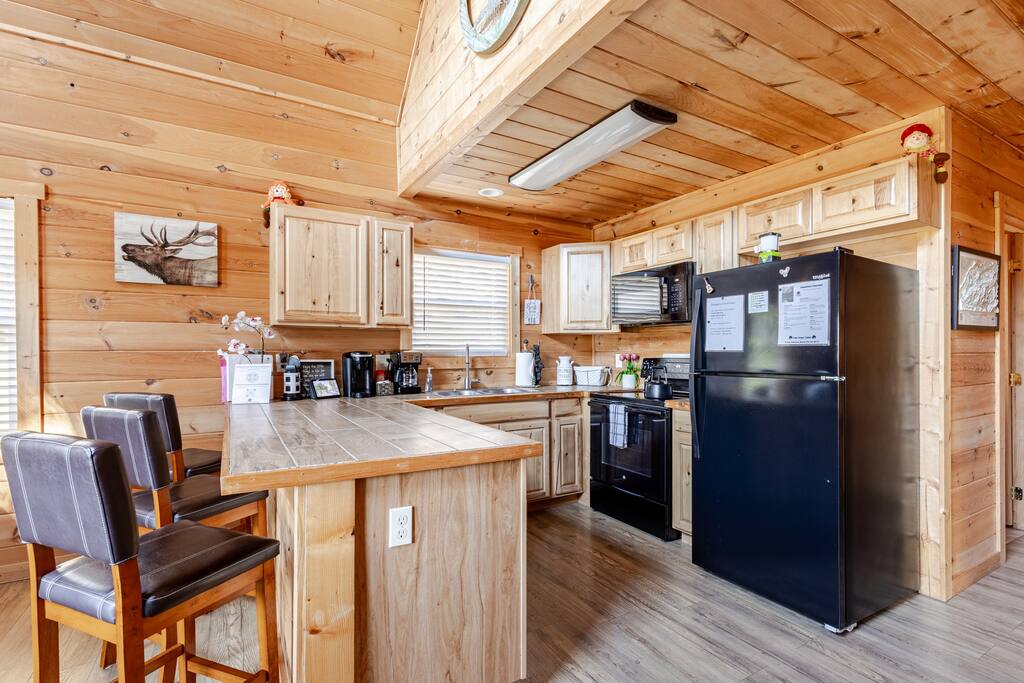 hot-tub-or-firepit-or-fireplace-or-view-or-close2twn-or/