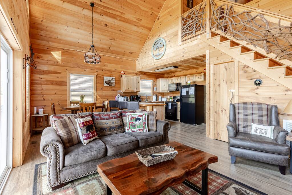 hot-tub-or-firepit-or-fireplace-or-view-or-close2twn-or/