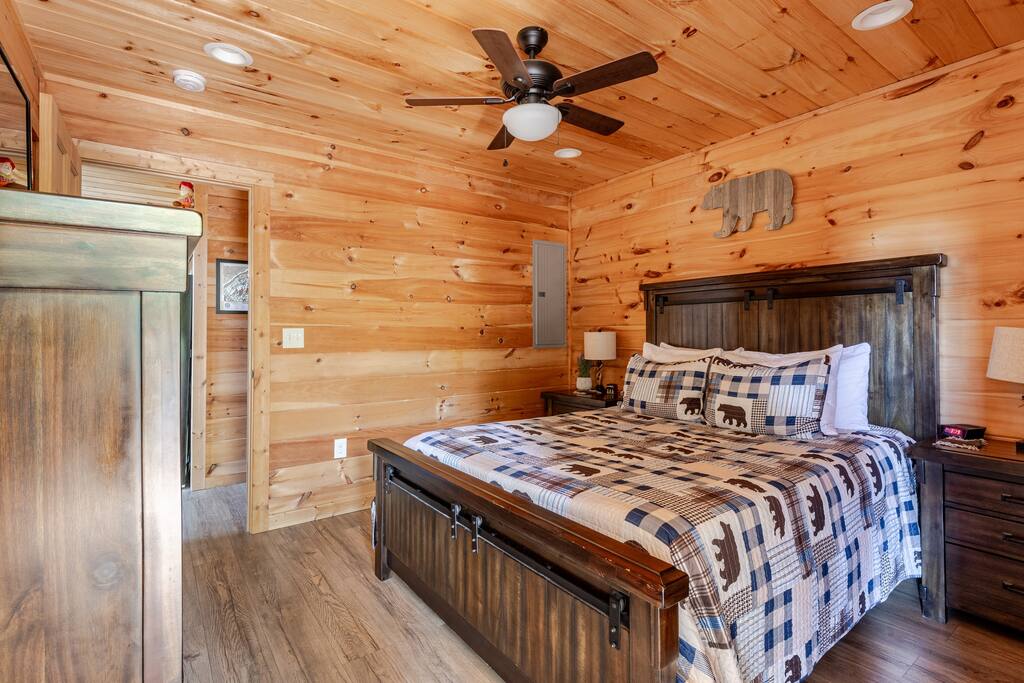 hot-tub-or-firepit-or-fireplace-or-view-or-close2twn-or/