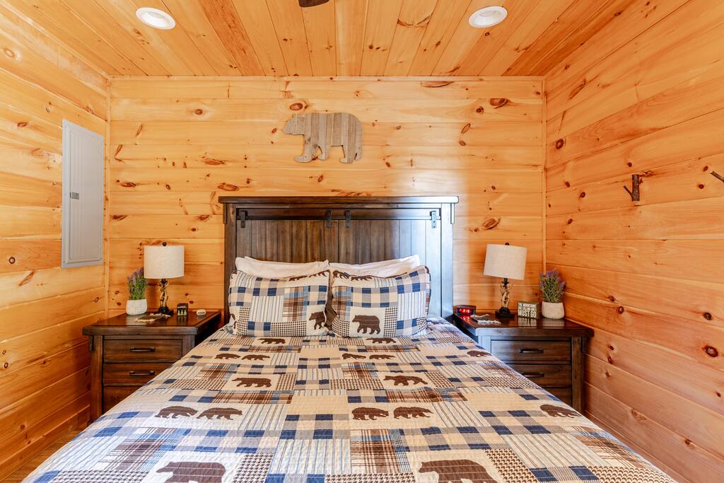 hot-tub-or-firepit-or-fireplace-or-view-or-close2twn-or/