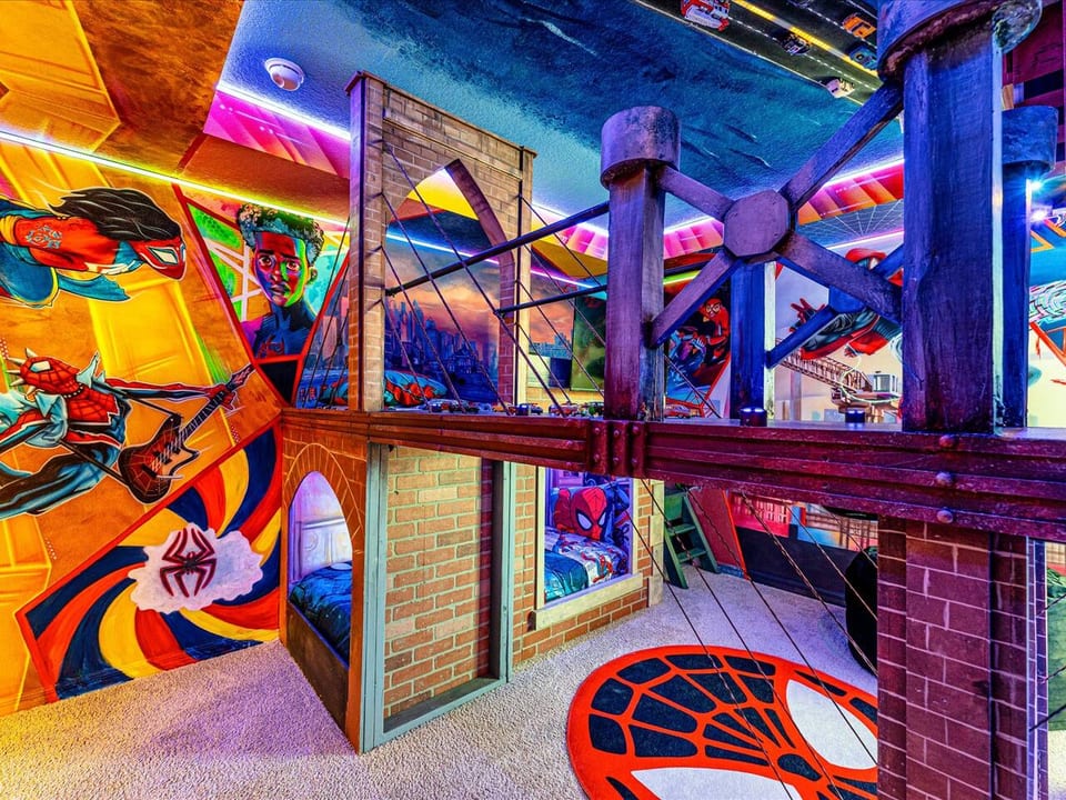 ️ Swing into the SpiderVerse! Twin & queen bunkbeds split by a Brooklyn Bridge—one side upside down for a gravity-defying Spidey illusion. Sleep like a hero, dream like a legend. ️