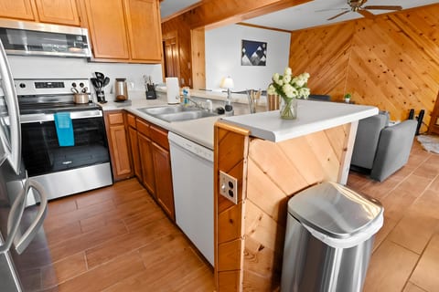 Summit 204D 3BR/2BA Across From Village Great Views Free Parking WiFi