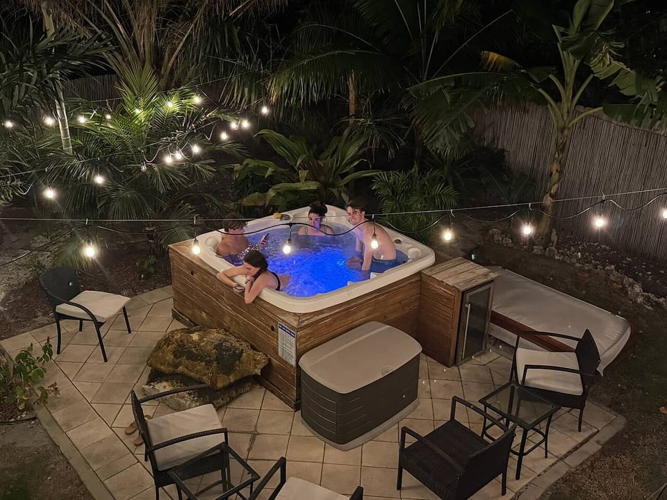 Marathon 3BR w/ Boat is included SEPT - NOV ONLY !!! Hot Tub - Miami