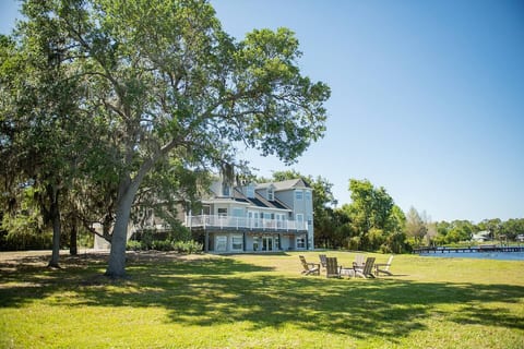 Sleeps 25+ Spacious Lake Oasis ~ Game Room ~ Views