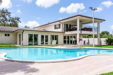 Waterfront Oasis Near Las Olas – Pool & Boat Dock