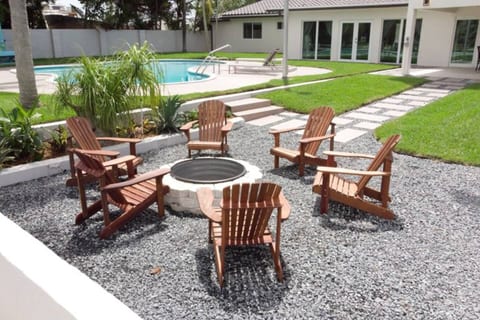 Waterfront Oasis Near Las Olas – Pool & Boat Dock