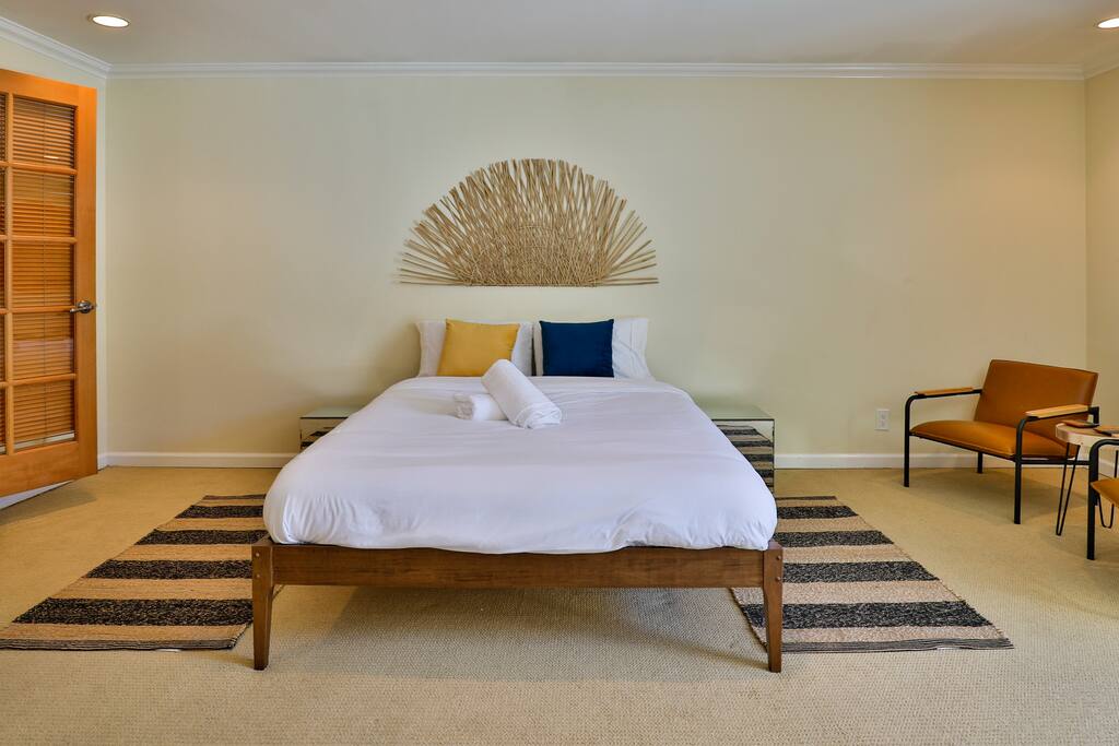 An expansive and lavish suite with a queen-size bed and exceptional natural light.
