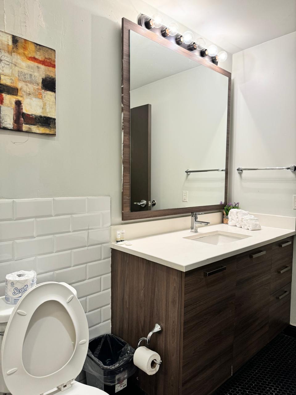 spacious-1br-or-3-king-beds-or-free-valet-parking/