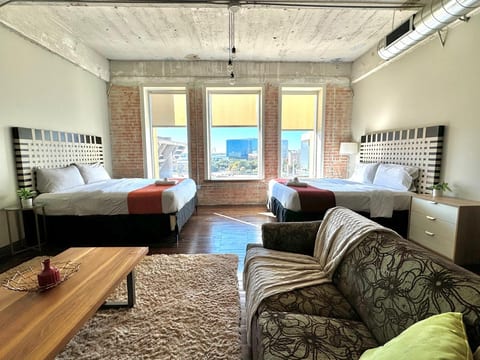 Spacious 1BR | 3 King Beds | Free Valet Parking