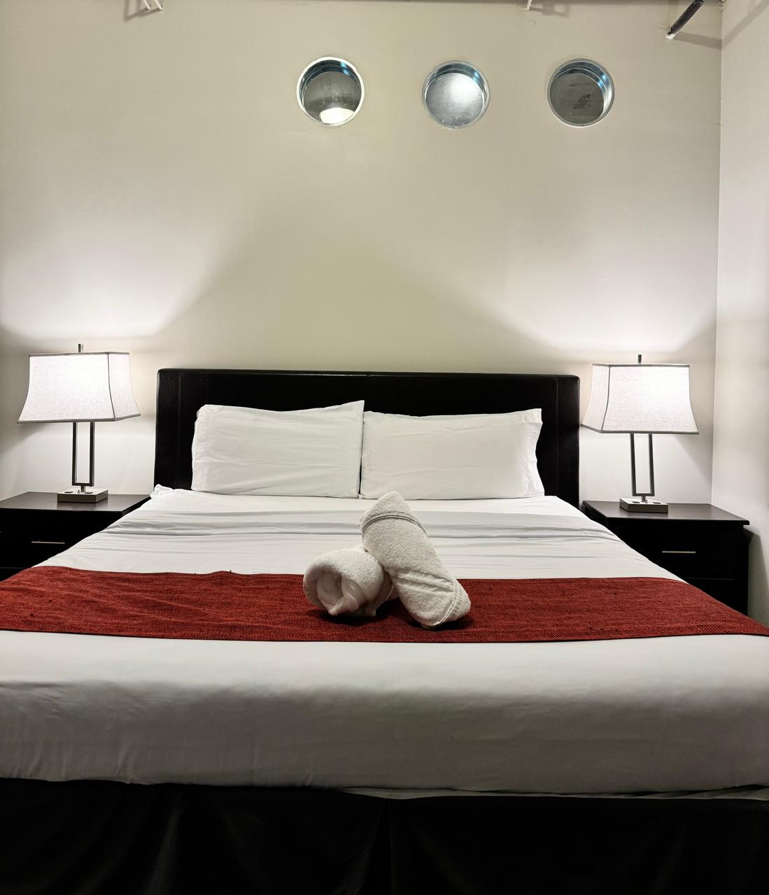 spacious-1br-or-3-king-beds-or-free-valet-parking/