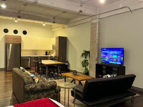 Spacious 1BR | 3 King Beds | Free Valet Parking