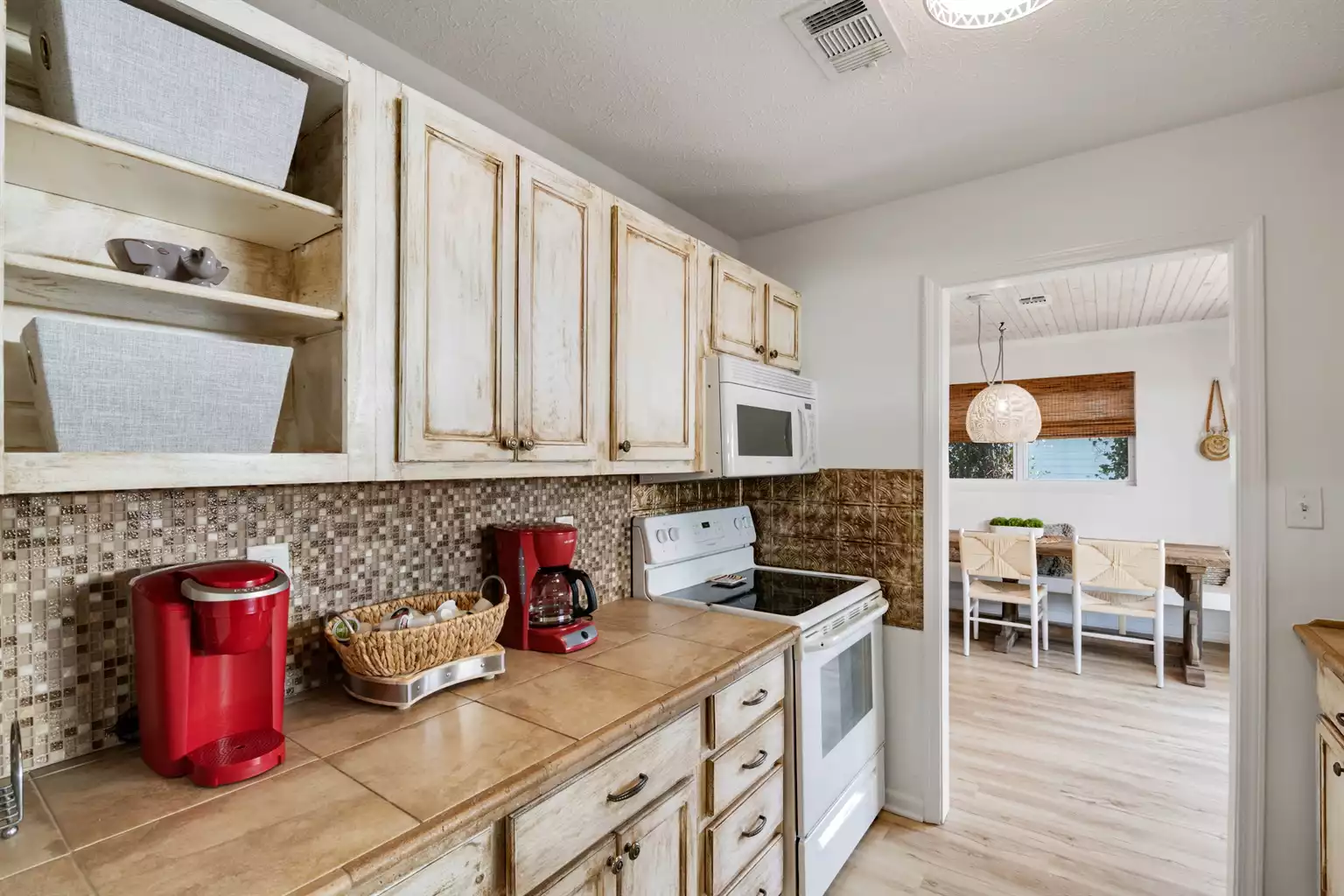Kitchen - Sunnyside Surf Shack - Carillon Beach