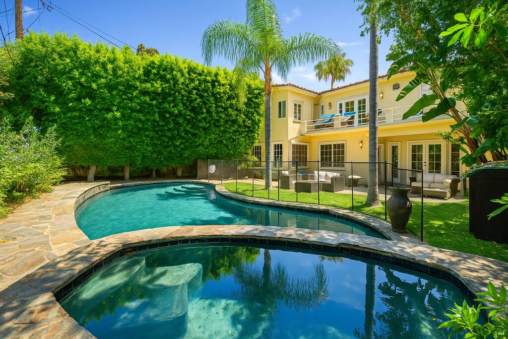 Villa Retreat | Pool&Spa heating by Universal