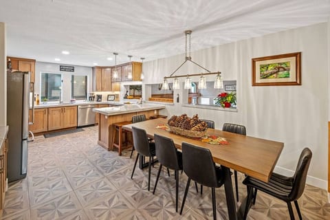 Utah Canyon Retreat, remodeled 4 bd 4 bath condo