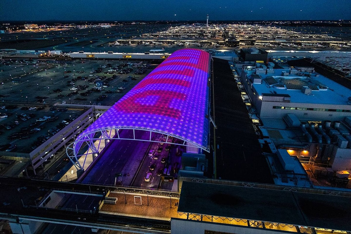 Hartsfield-Jackson Atlanta International Airport is just 6 mins away