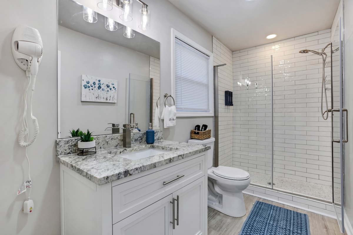 Weekend Ready | Near Benz Stadium | Book Instantly image 21