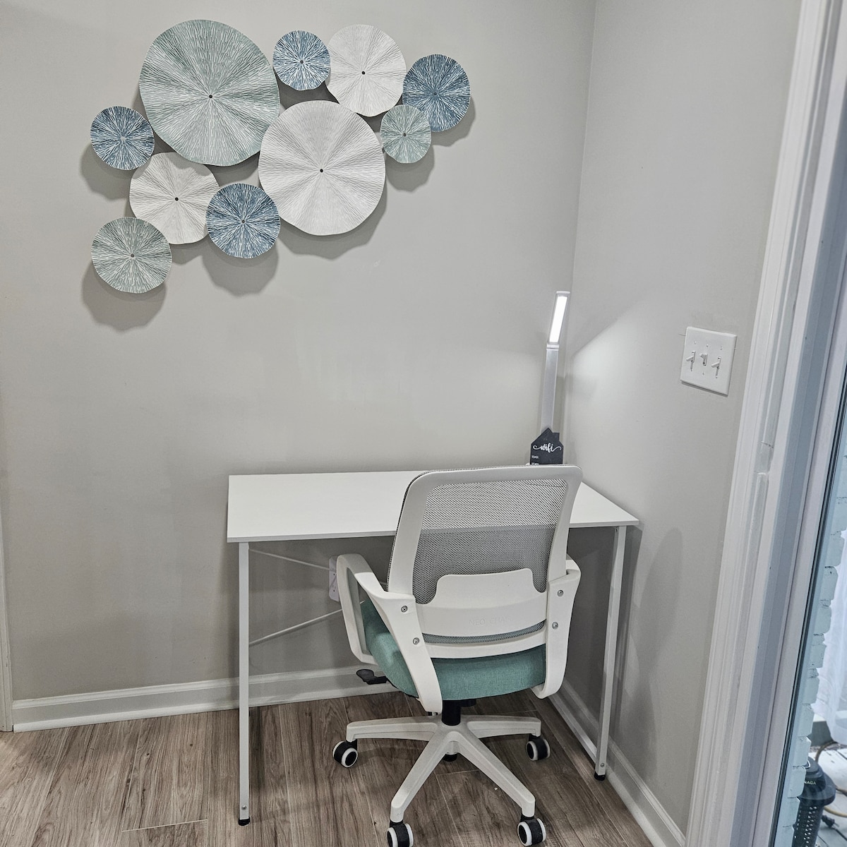 Stay connected in our dedicated workspace, featuring a comfortable chair, wi-fi and a multi outlet surge protector with 4 USB  for all your devices. 