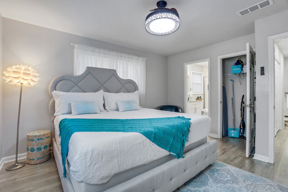 A welcoming retreat with a king bed, two closets, and a luggage holder. Bedside charging ports keep devices powered, while the private bath, stocked with soap, shampoo, and conditioner, makes freshening up simple and stress‑free.