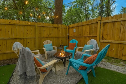 Crack open a cold one by the fire. Whether it’s s’mores with the kids or beers with the crew, this backyard setup is made for memories.