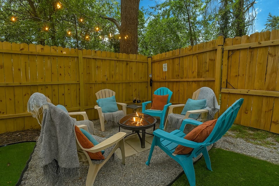 Crack open a cold one by the fire. Whether it’s s’mores with the kids or beers with the crew, this backyard setup is made for memories.