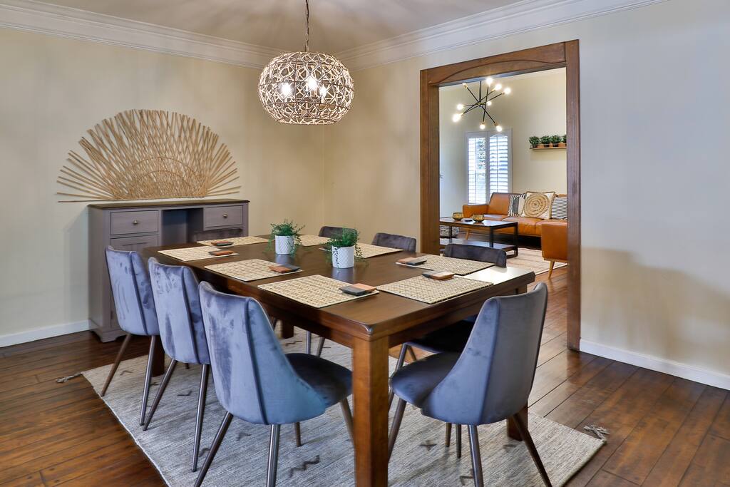 Inviting dining space for unforgettable family gatherings with delectable cuisine and beverages.