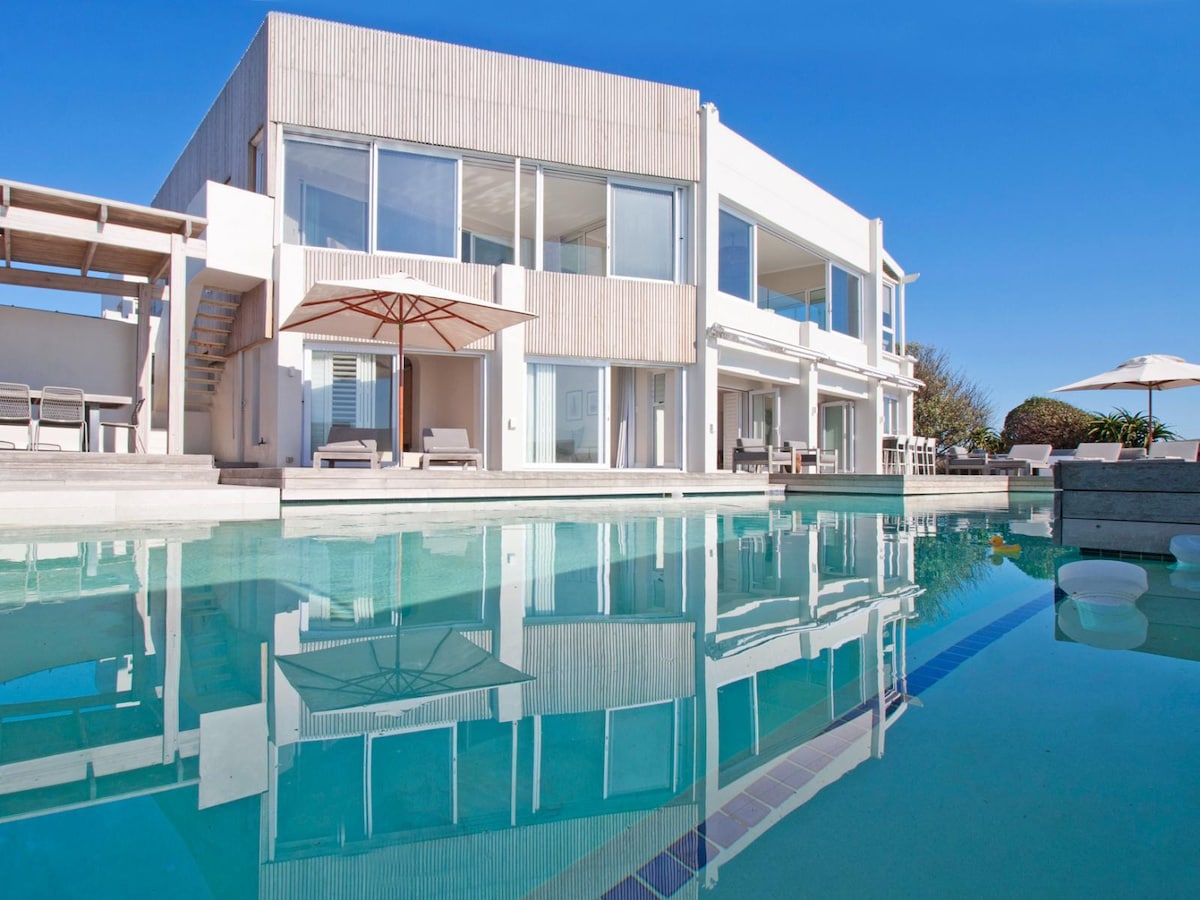 Pool and entertainment area