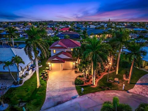 Dog Friendly | Walk to Fishermen’s Village • Pool