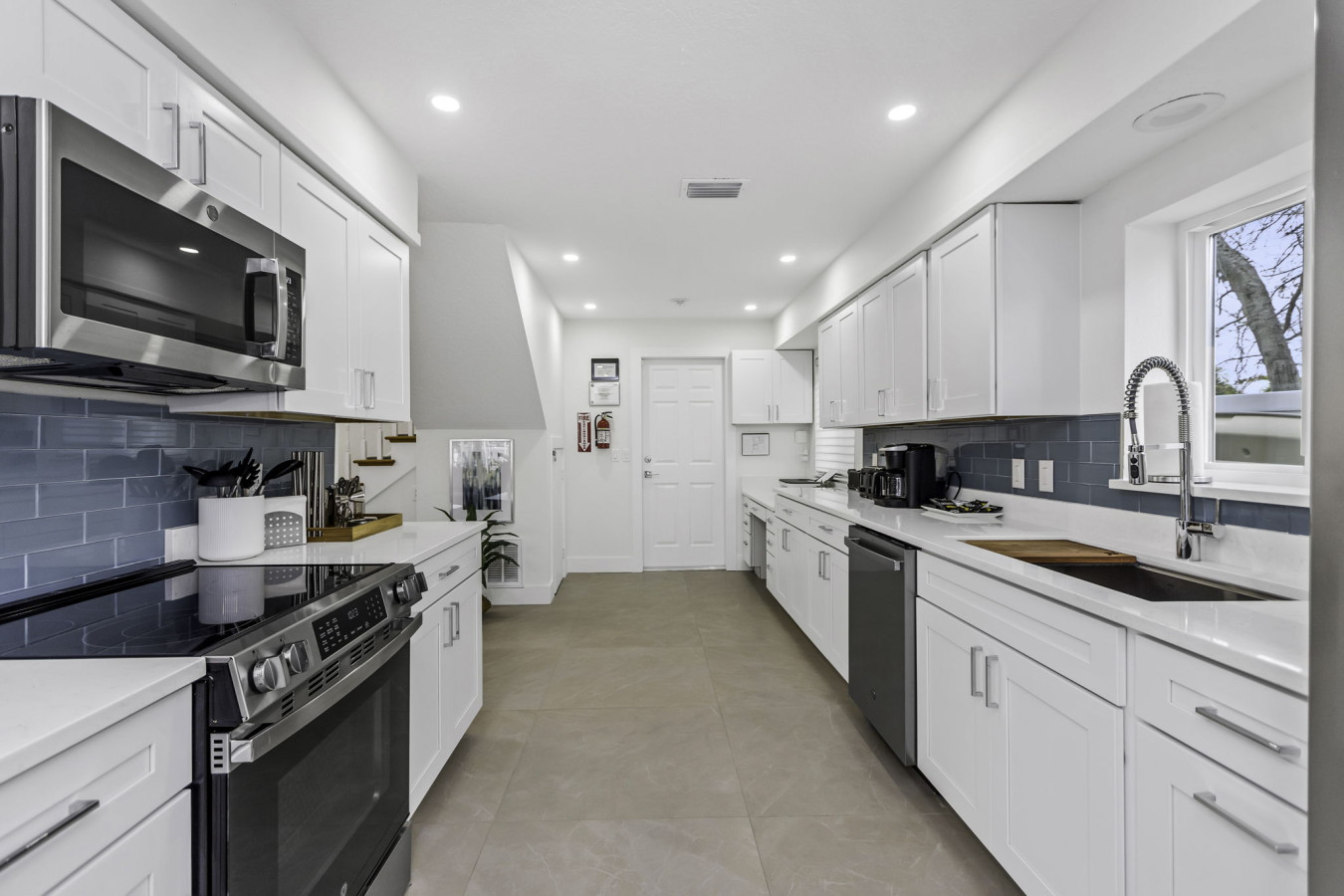 Fully Equipped Kitchen with Stainless Appliances and Filtered Water