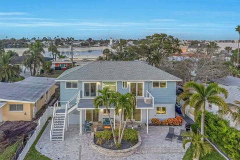 Villa Azule | Luxury Waterfront Retreat • Walk to Indian Rocks Beach