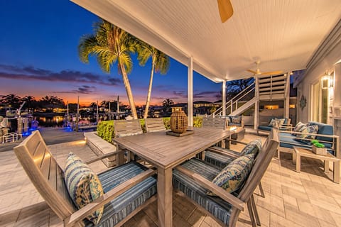 V Azule- Outside Dining-Patio
