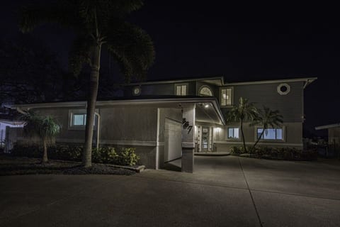 Villa Azule | Luxury Waterfront Retreat • Walk to Indian Rocks Beach