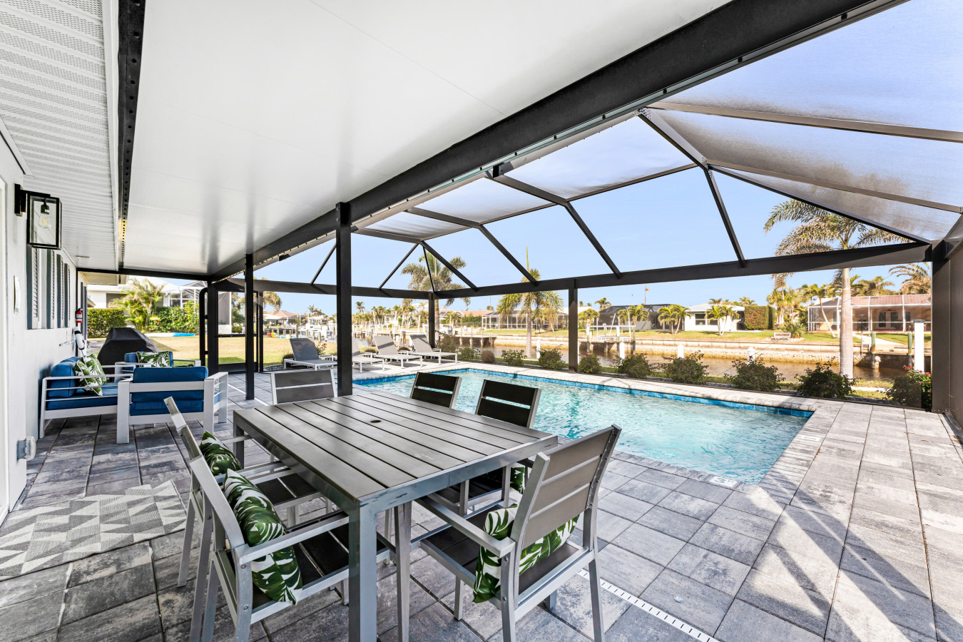 Pool - Lanai - Outdoor Seating & Dining