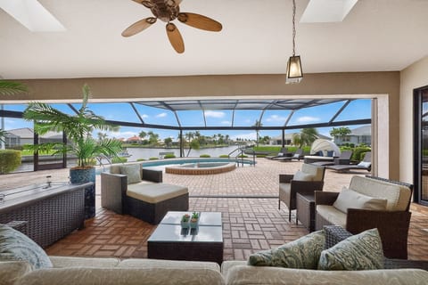 Villa Tropical | Waterfront Luxury Retreat • Panoramic Water Views, Pool & Spa