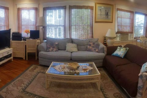 Living room during the day. Great open floor plan. Plenty of DVDs, Board & Card Games, Magazines, & Game/Media hookups to keep things fun during your stay.